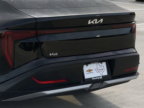 Used 2025 Kia K4 LXS image 4