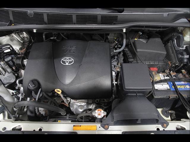 Used 2017 Toyota Sienna XLE Premium AWD/4WD image 23