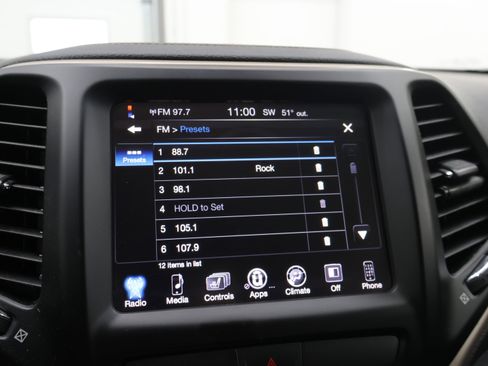 Used 2016 Jeep Cherokee Latitude w/ Cold Weather Group AWD/4WD image 42