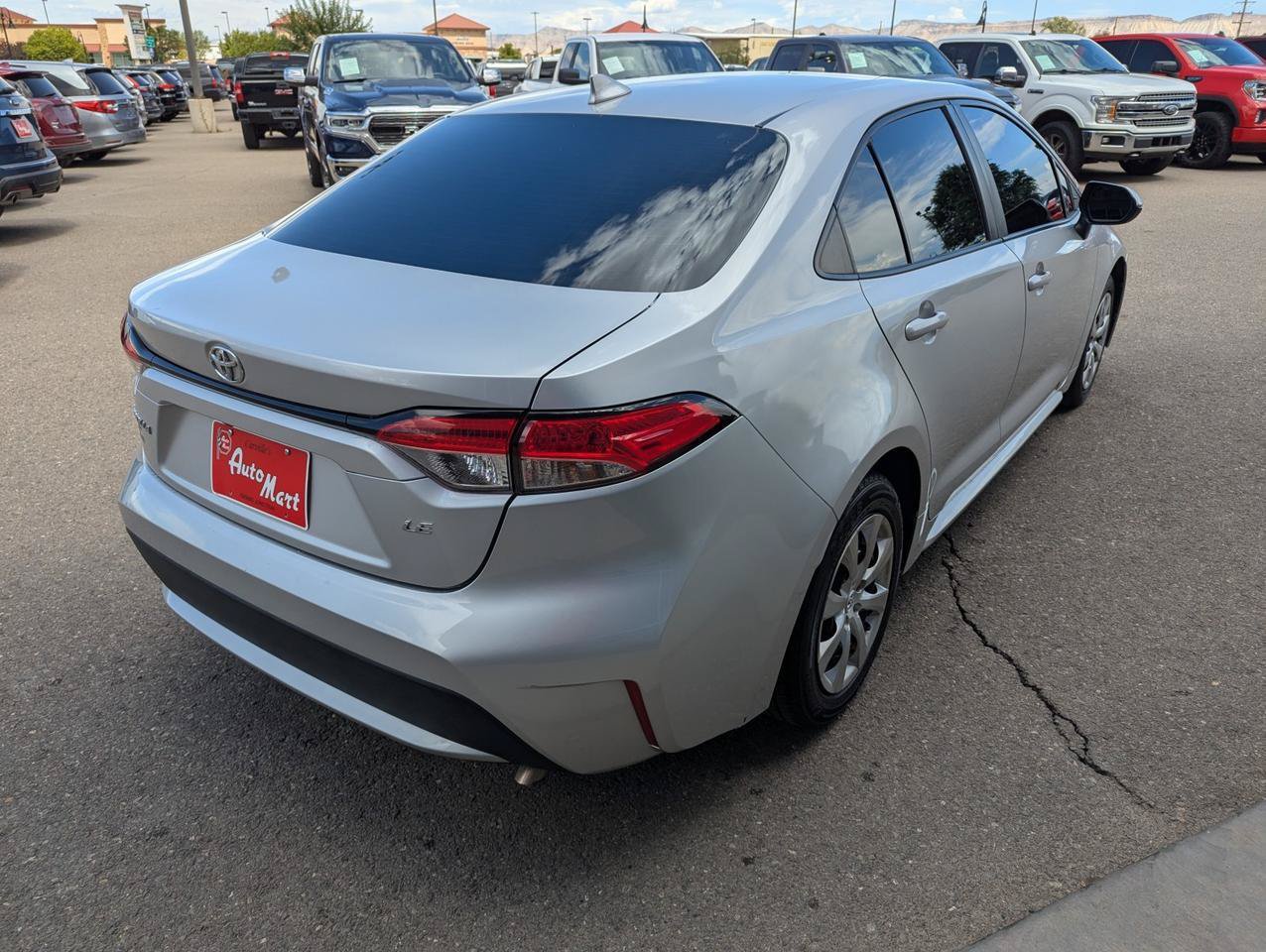 Used 2022 Toyota Corolla LE FWD image 5