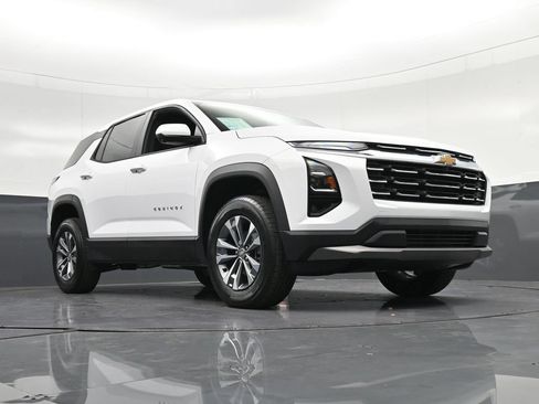 Used 2026 Chevrolet Equinox LT w/ Safety and Technology Package FWD image 31