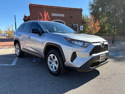 Used 2022 Toyota RAV4 LE image 7