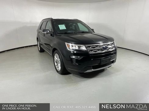 Used 2018 Ford Explorer XLT w/ Equipment Group 202A FWD image 3