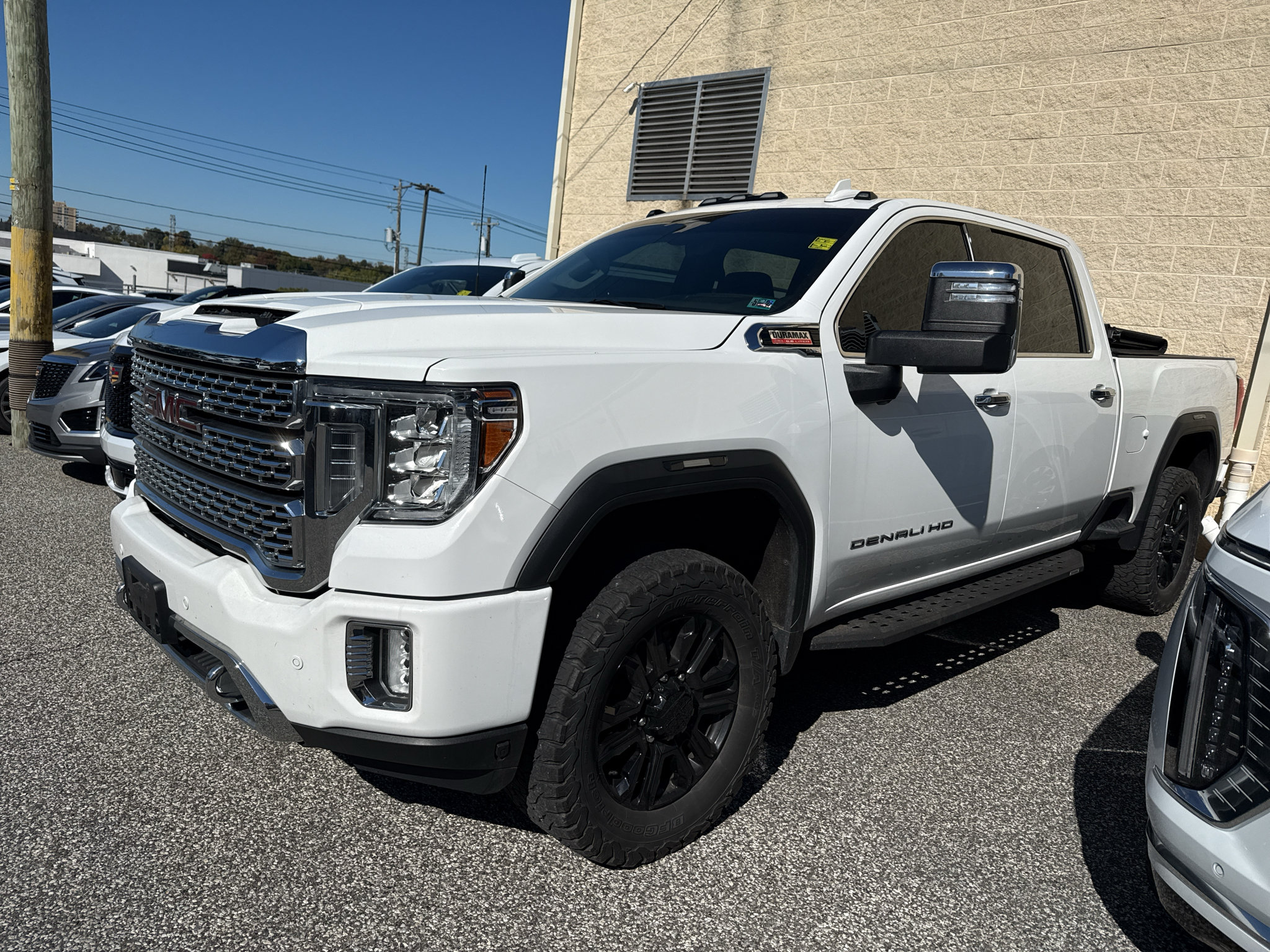 Used 2022 GMC Sierra 2500 Denali w/ Denali Ultimate Package AWD/4WD image 3