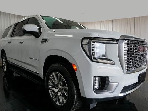 Used 2024 GMC Yukon XL Denali image 2