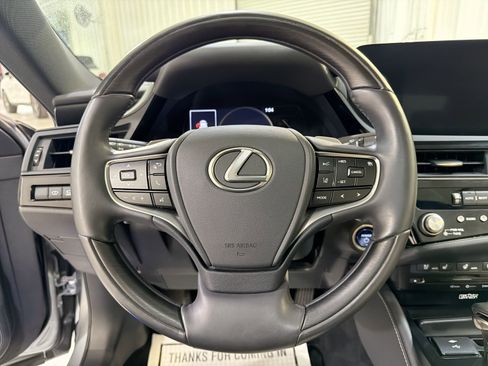Used 2022 Lexus ES 300h Ultra Luxury image 13