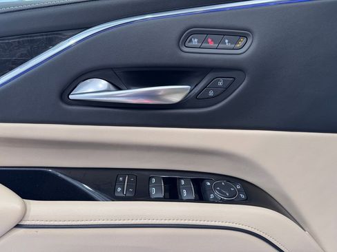 Certified 2023 Cadillac Escalade ESV Premium Luxury w/ Performance Package AWD/4WD image 29