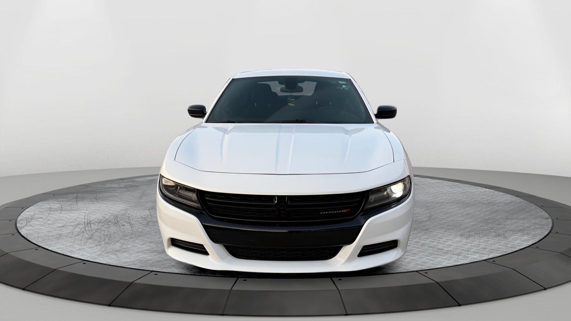 Used 2018 Dodge Charger SXT w/ Blacktop Package RWD image 1
