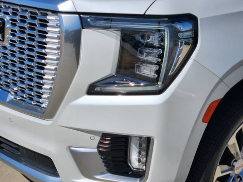 Used 2024 GMC Yukon Denali AWD/4WD image 9