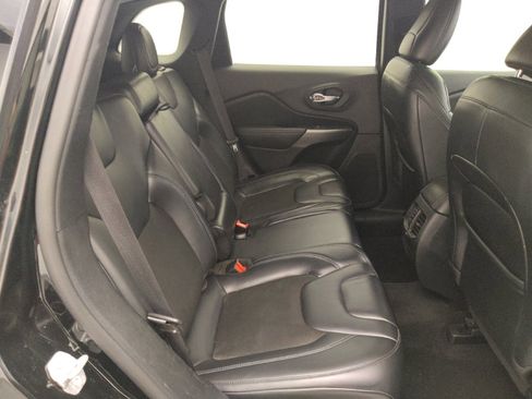 Used 2020 Jeep Cherokee Latitude Plus image 19