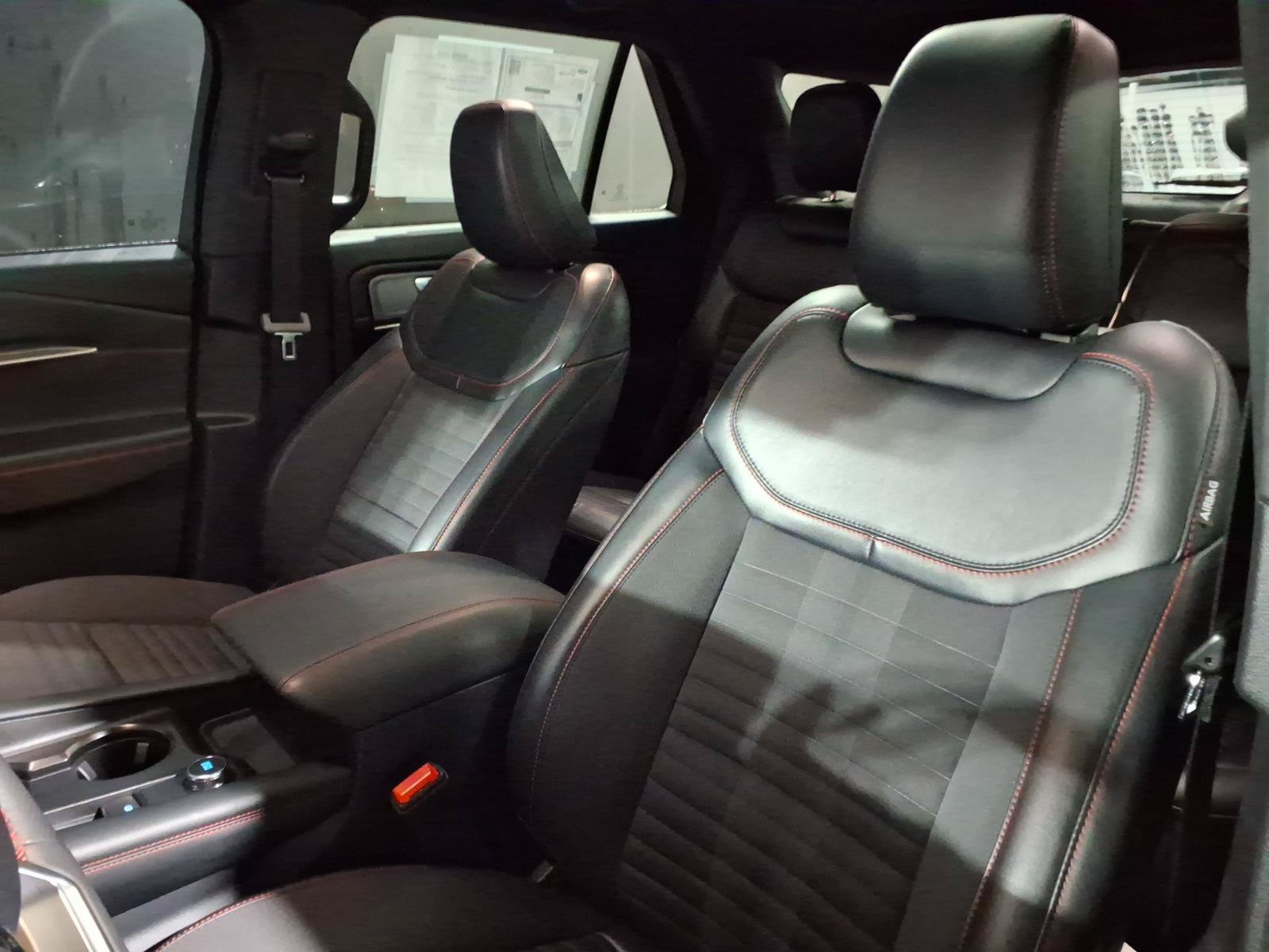 Certified 2025 Ford Explorer ST-Line AWD/4WD image 12