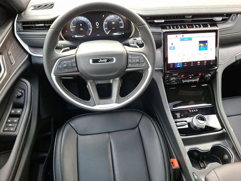 New 2025 Jeep Grand Cherokee L Limited AWD/4WD image 8