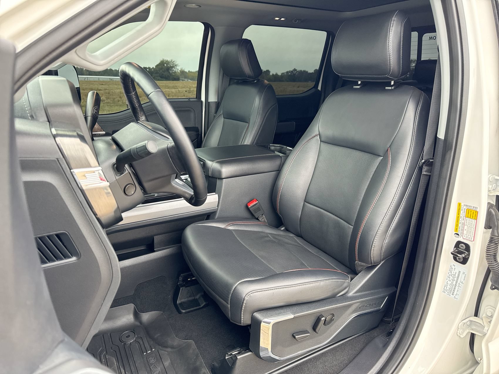 Used 2024 Ford F250 Lariat w/ Lariat Ultimate Package AWD/4WD image 11