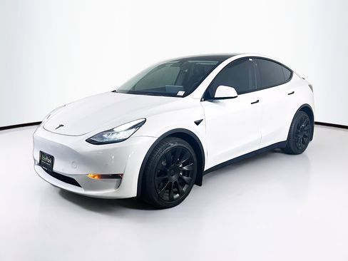 Used 2022 Tesla Model Y Long Range AWD/4WD image 3