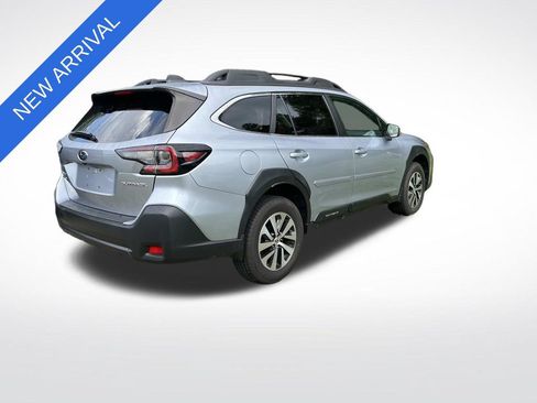 Used 2023 Subaru Outback Premium AWD/4WD image 3