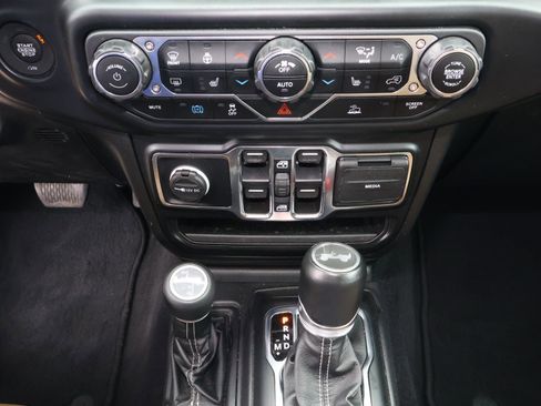 Used 2021 Jeep Wrangler Unlimited Sahara w/ Cold Weather Group image 29