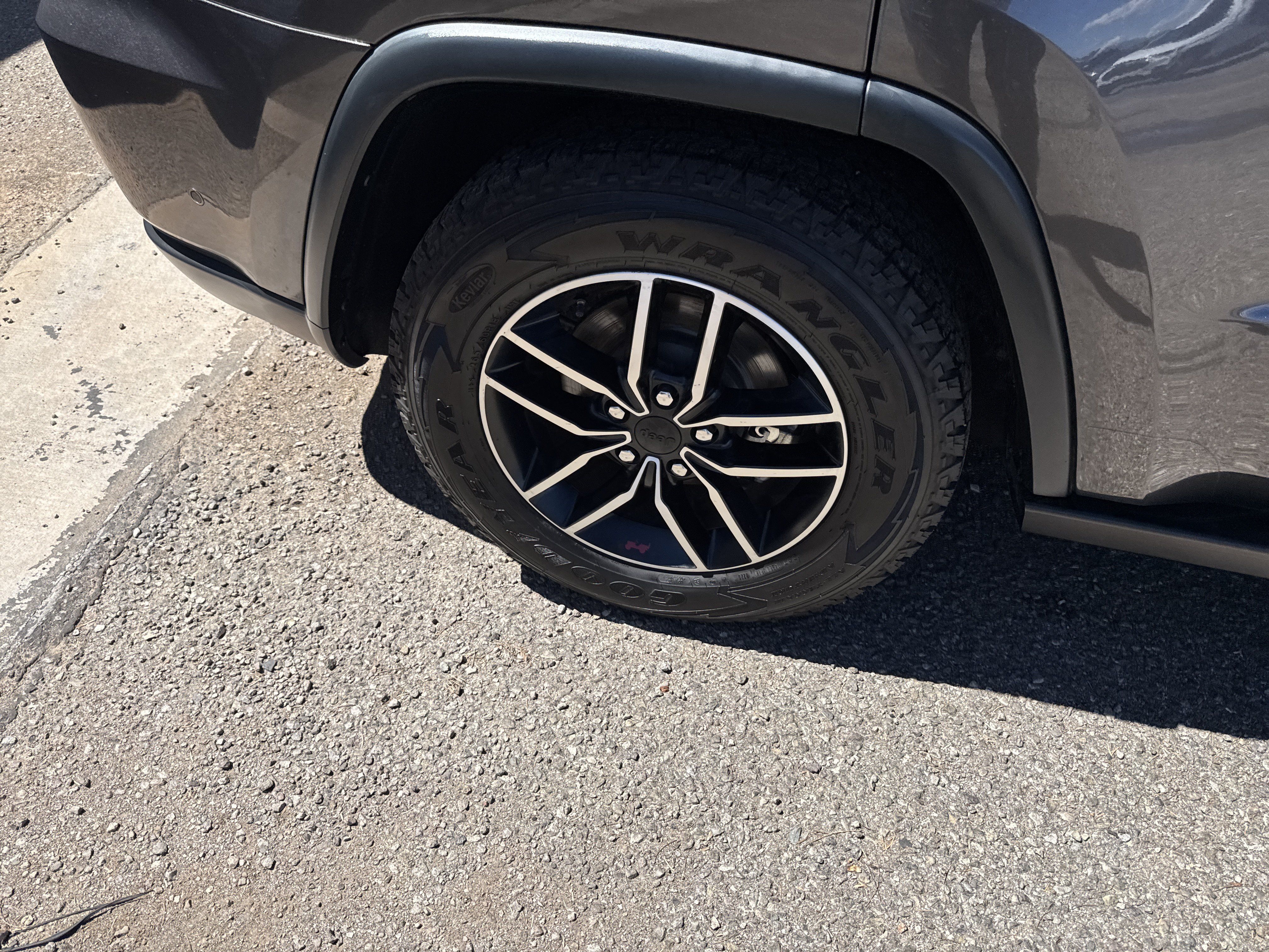 Used 2020 Jeep Grand Cherokee Trailhawk w/ Premium Lighting Group AWD/4WD image 9