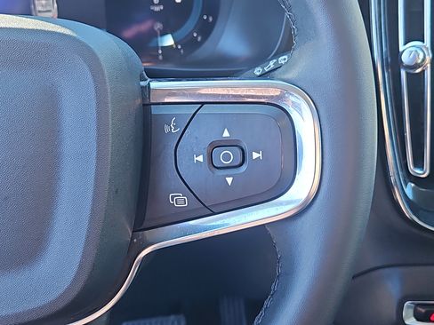 Used 2025 Volvo XC40 B5 Plus w/ Protection Package Premier image 22