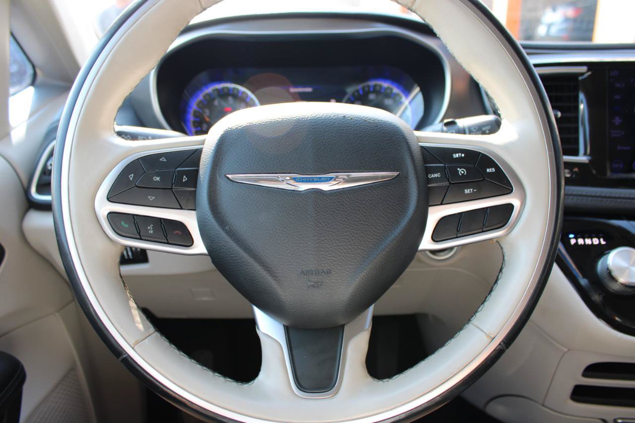 Used 2019 Chrysler Pacifica Limited FWD image 21