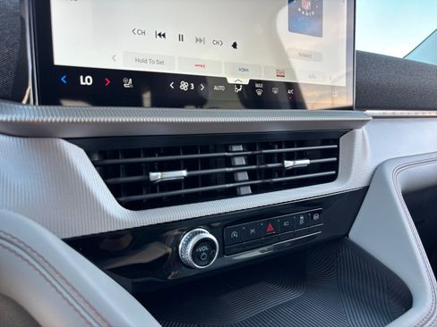 New 2026 Ford Explorer Active w/ Active Comfort Package image 30