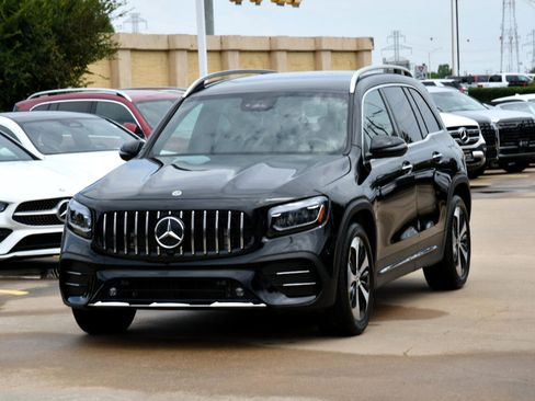 Used 2024 Mercedes-Benz GLB 250 image 2