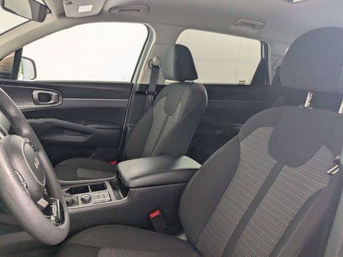 Used 2023 Kia Sorento LX FWD image 11