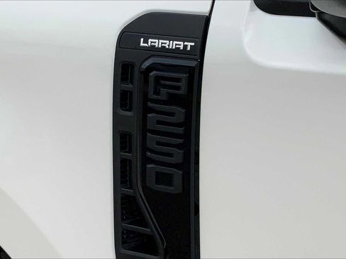 New 2026 Ford F250 Lariat w/ Black Appearance Package AWD/4WD image 15