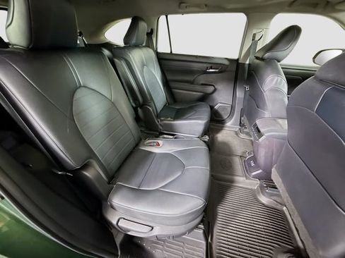 Used 2023 Toyota Highlander XLE AWD/4WD image 30