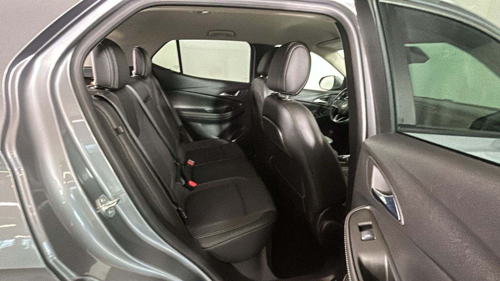 Used 2023 Buick Encore GX Select w/ Sport Touring Package FWD image 35