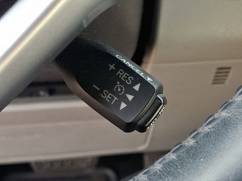 Used 2016 Toyota Highlander XLE w/ Four Season Floor Mat Package AWD/4WD image 27