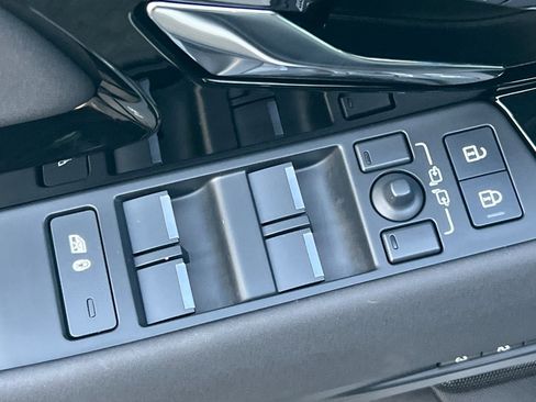 Used 2026 Land Rover Range Rover Evoque S image 13