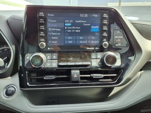 Used 2022 Toyota Highlander XLE FWD image 27