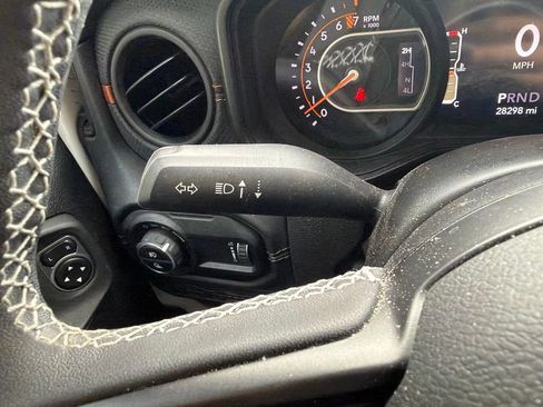Used 2025 Jeep Gladiator Mojave w/ Convenience Group AWD/4WD image 15