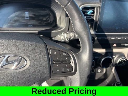 Used 2024 Hyundai Venue SEL image 18