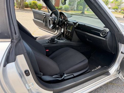 Used 2006 MAZDA MX-5 Miata Sport w/ Suspension Pkg RWD image 14