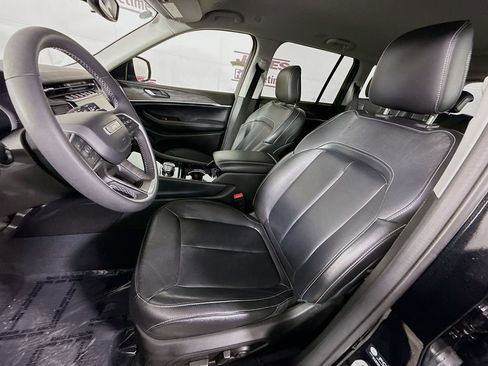 Used 2023 Jeep Grand Cherokee Limited w/ Black Appearance Package AWD/4WD image 26