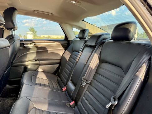 Used 2017 Ford Fusion SE w/ Fusion SE Technology Package FWD image 12