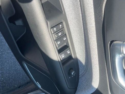 New 2023 Jeep Compass Latitude w/ Sun and Sound Group image 30