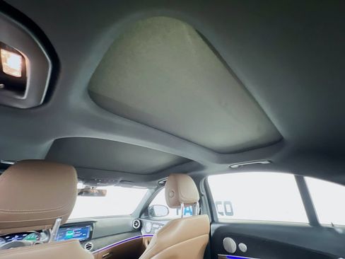 Used 2017 Mercedes-Benz E 300 4MATIC image 36