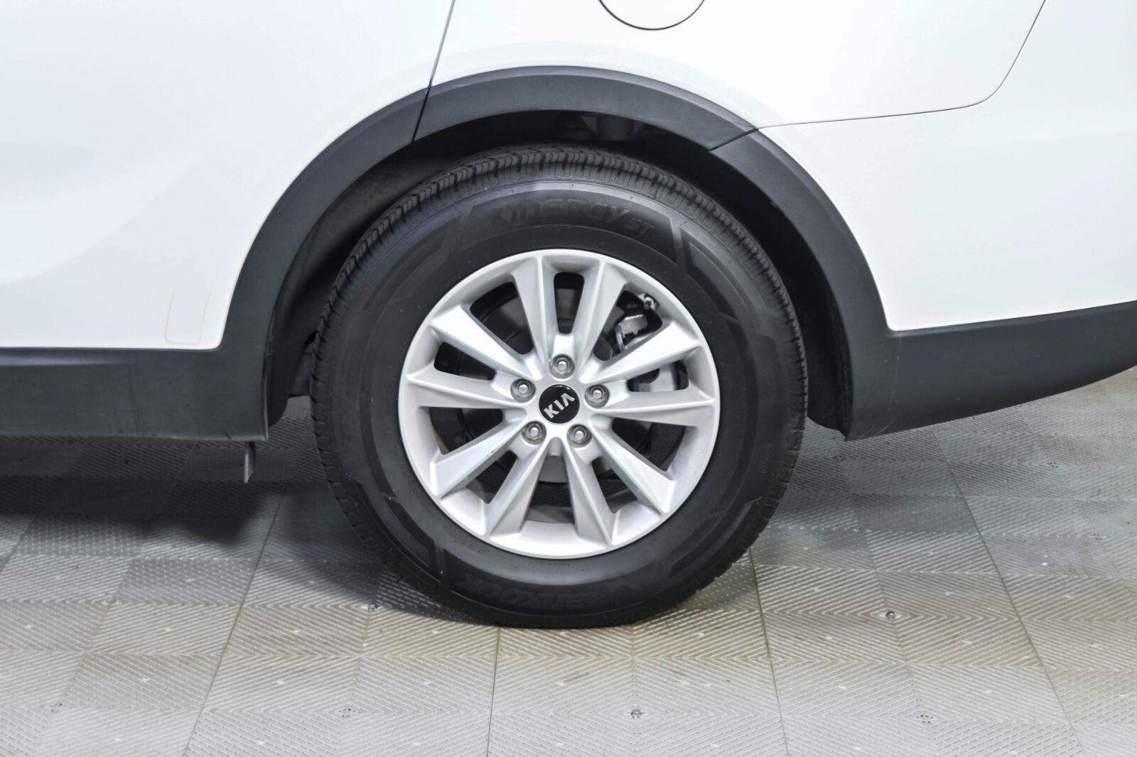 Used 2019 Kia Sorento FWD image 35