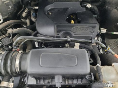 Used 2020 Ford Explorer XLT w/ Equipment Group 202A AWD/4WD image 30