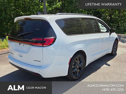 New 2026 Chrysler Pacifica Limited w/ S Appearance Package FWD image 14