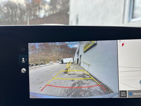 Used 2025 Hyundai Elantra Limited image 17