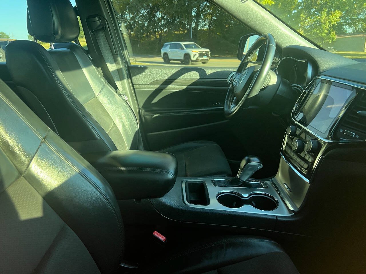 Used 2021 Jeep Grand Cherokee Laredo X RWD image 12
