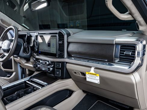 Used 2026 Ford F250 Platinum w/ Platinum Plus Package image 18