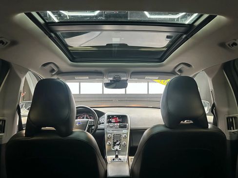 Used 2016 Volvo XC60 T6 w/ Proximity Package image 34