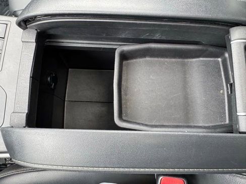 Certified 2025 Toyota Highlander XLE image 24