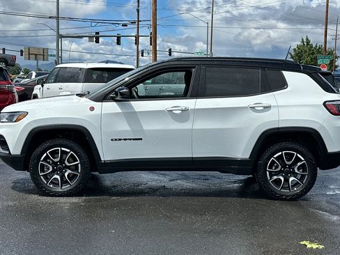 Used 2025 Jeep Compass Trailhawk w/ Trailer Tow Group AWD/4WD image 7