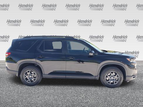 Used 2025 Honda Pilot TrailSport image 10
