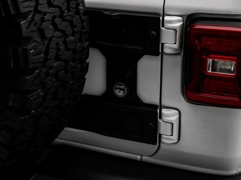 Used 2022 Jeep Wrangler Unlimited Rubicon w/ Xtreme Recon 35" Tire Package image 36